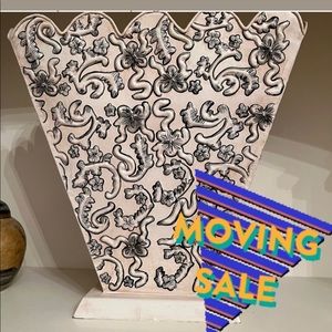 NWT Asian Inspired Antique Container/Vase Black/Cream 12X12